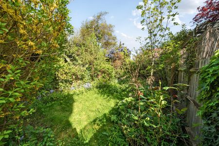 Thurlow Park Road, London, SE21 - Photo 2