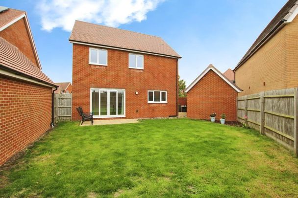 4 bedroom detached house to rent - Photo 1