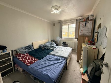 4 Bed Semi-Detached House, Grantham Road, E12 - Photo 5