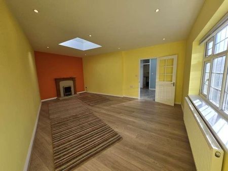 Dison Close, Enfield, EN3 - Photo 2