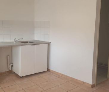 Location Appartement 2 pièces 25m² MARSEILLE 1er - Photo 2