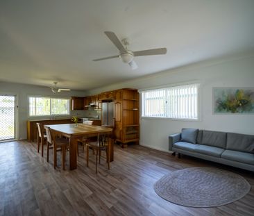 Rare Find! Solid Double Brick Two-Storey 4-Bedroom Family Home with... - Photo 1