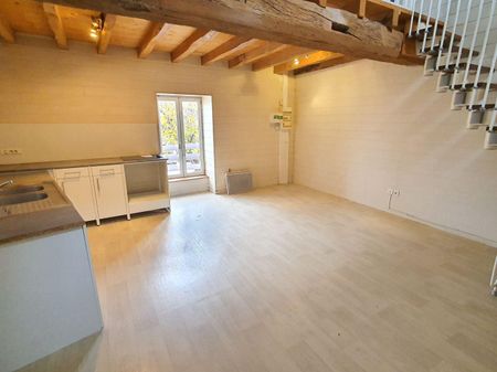 Location Appartement 3 pièces 94m² CHALAMONT 01320 - Photo 2