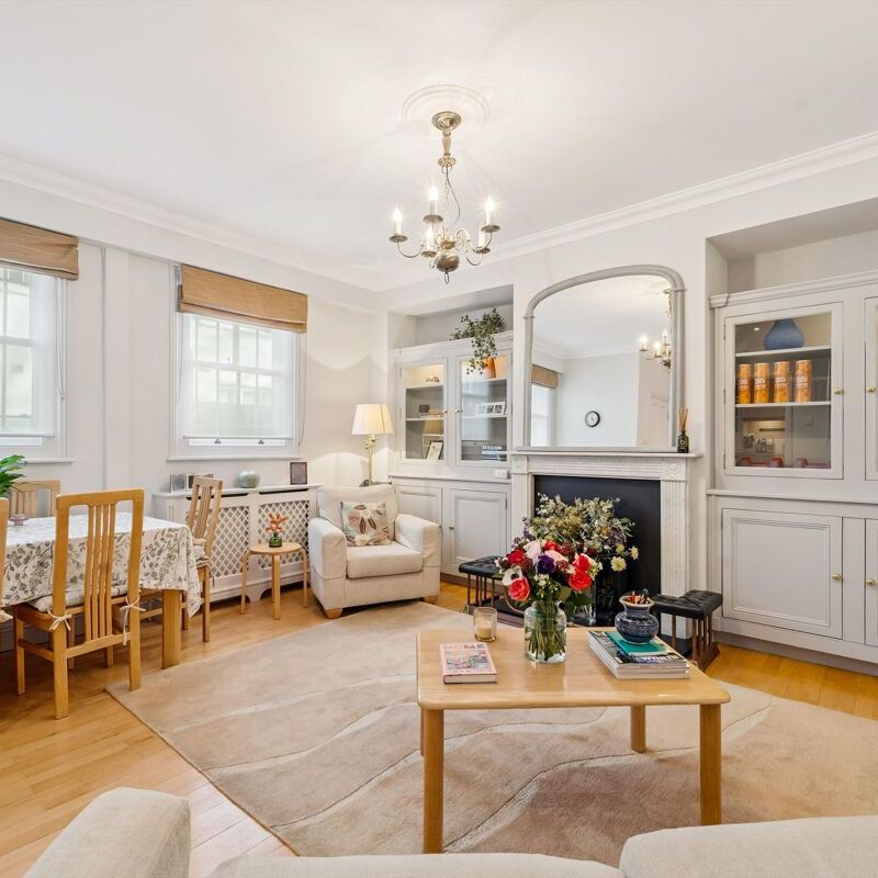 A bright and spacious two bedroom house to short let in the heart of Chelsea, SW3. - Photo 1