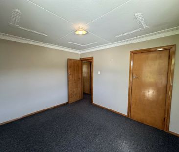 Elevated home in a convenient location! - Photo 4