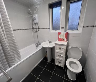 3 bedroom semi-detached house to rent - Photo 5