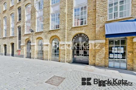 🏠 Bright and Airy Studio Warehosue Apartment in Shad Thames - Photo 3