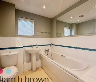 Lie Field Close - Photo 6