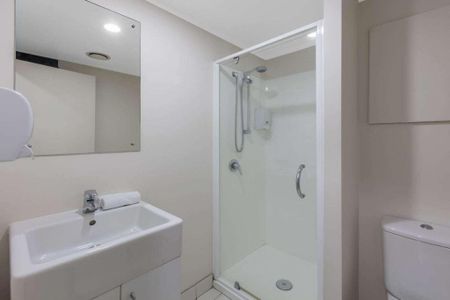 Mod and Immaculate City Apartment ! - Photo 4