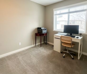 Citadel Townhome | 3 Bed | Finished Basement | Attached Garage - Photo 2