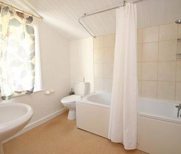 2 bedroom semi-detached house to rent - Photo 4