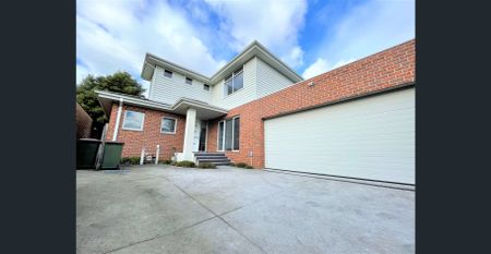 Three bedrooms and two bathrooms with a beautiful living environment - Photo 5