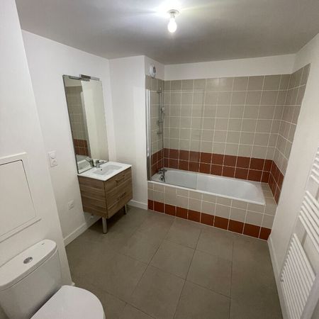 Location Appartement 2 pièces 48m² ARMENTIERES 59280 - Photo 3