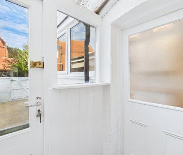 2 bedroom end of terrace house to rent - Photo 1