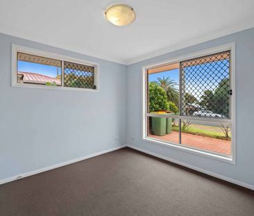 Walking distance to the University! - Photo 4