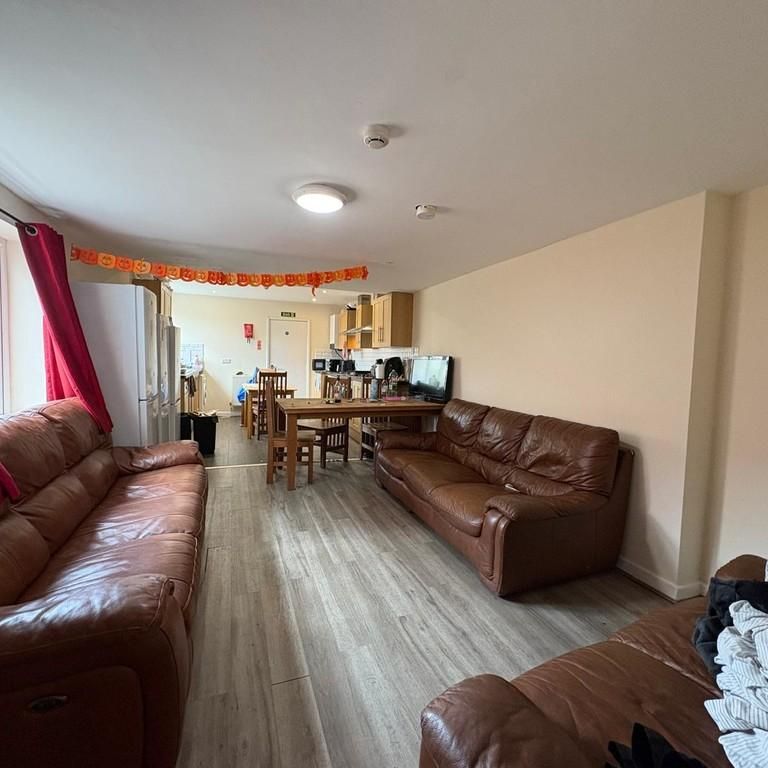 9 bedroom terraced house to rent - Photo 1