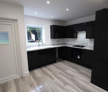 3 bedroom terraced house to rent - Photo 5