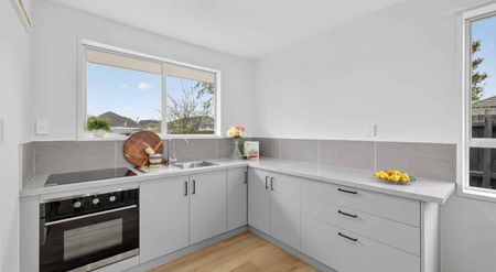 Clean and Tidy Home In Wainoni! - Photo 2