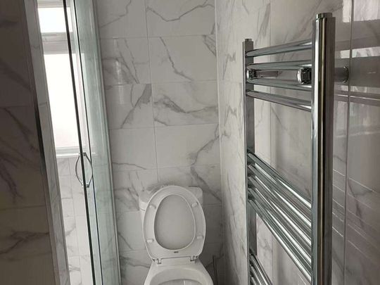 Hillcross Avenue - Photo 1