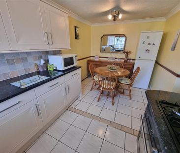 3 bedroom end of terrace house to rent - Photo 6