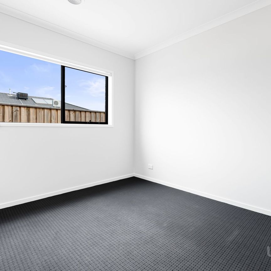 21 Sugarlea Street, Manor Lakes - Photo 1