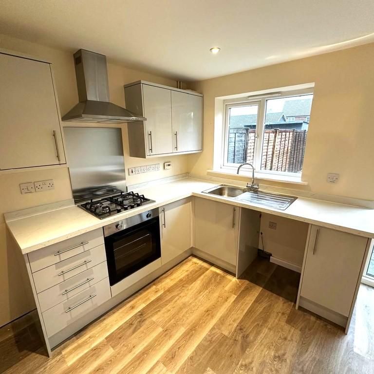 3 bedroom terraced house to rent - Photo 1
