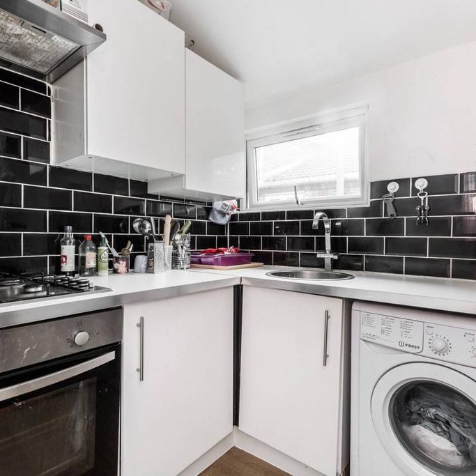 3 bedroom flat to rent - Photo 1