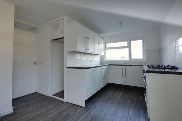 3 bedroom bungalow to rent - Photo 1