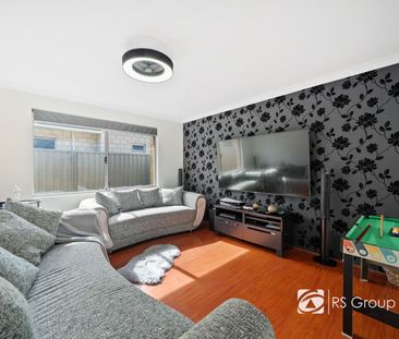 Contemporary Living with Timeless Charm in a Family-Friendly Haven - Photo 3