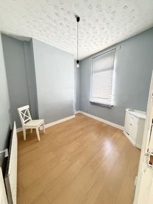 147 Newtownards Road, BT41AB, Belfast - Photo 1