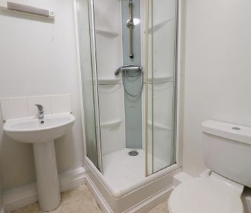 2 bedroom flat to rent - Photo 4