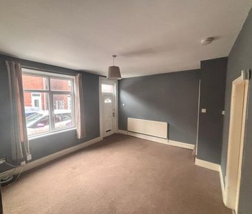 3 bed Terraced - To Let - Photo 6