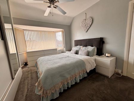 3 Bed Terraced House, Wardown Crescent, LU2 - Photo 2