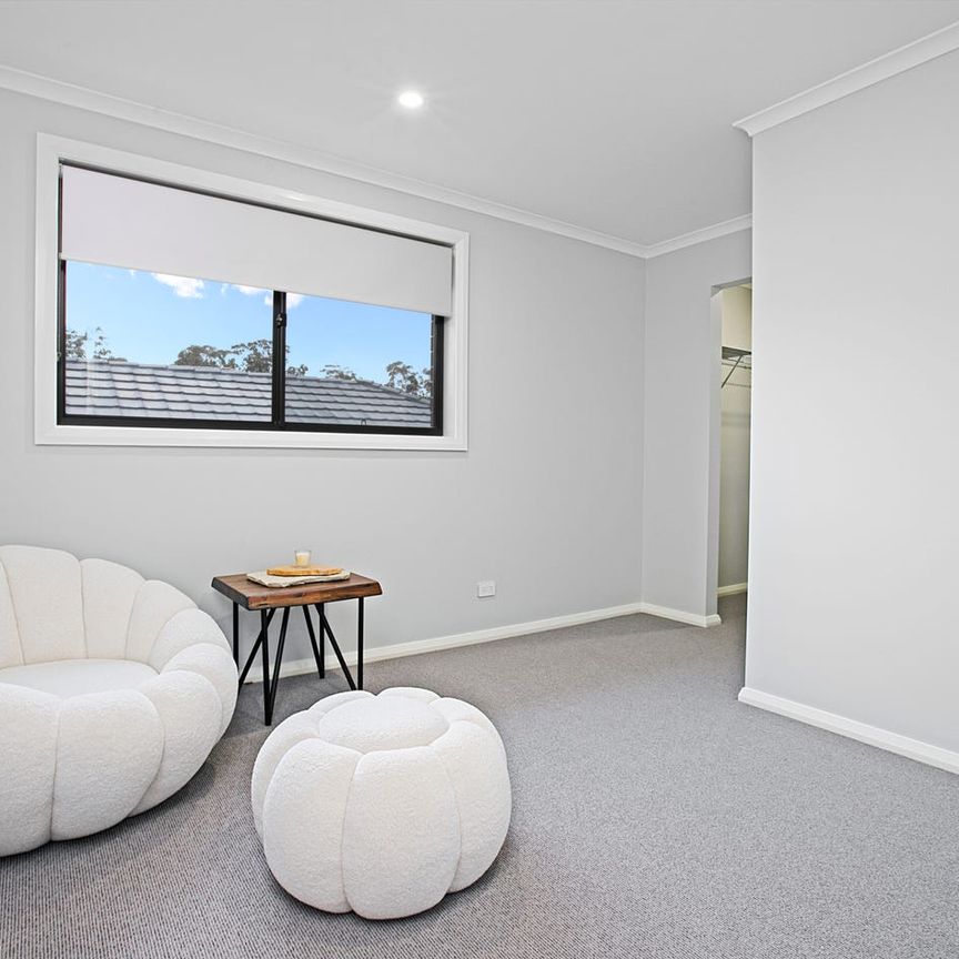 Spacious Double-Storey Home with Beautifully Landscaped Gardens – Now Available for Rent! - Photo 1