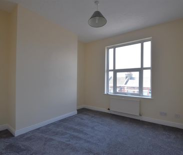 1 Bed Flat - Conversion - Photo 2