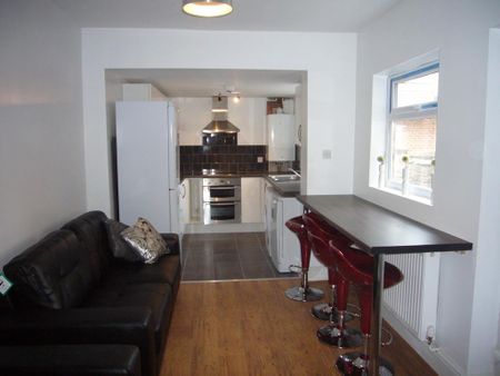 5 bedroom terraced house to rent - Photo 2