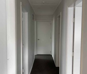 Sunny Two Bedroom Flat - Photo 2