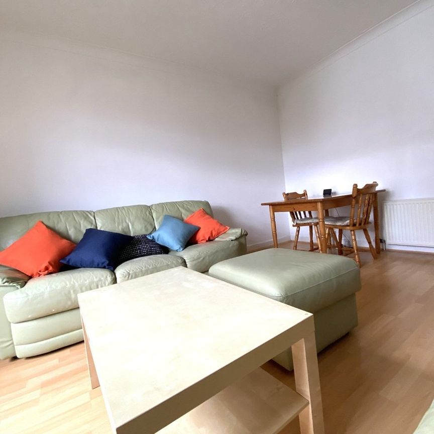 3 Bed Flat, Froghall Place, AB24 - Photo 1