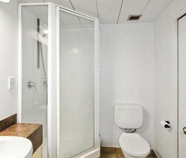 Iconic George Court apartment - Photo 4