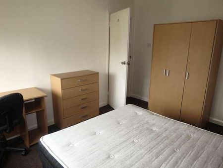 Bedroom Detached House In Winton, BH9 - Photo 5