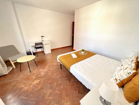 Avinguda de la Constitució, Valencia, Valencian Community 46019 - Photo 3