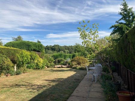 2 bedroom detached bungalow to rent - Photo 2