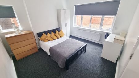 4 Bed Detached House, Cloister Street, NG7 - Photo 2