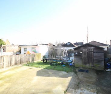 3 bedroom bungalow to rent - Photo 1