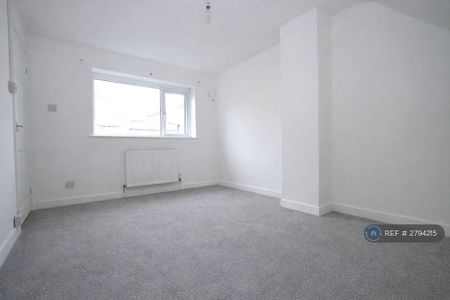 2 bedroom semi-detached house to rent - Photo 3