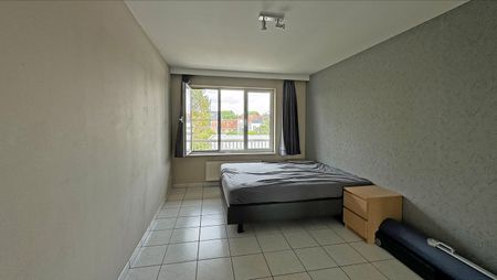 Appartement met twee slaapkamers en terras op centrale locatie te Deurne! - Photo 2