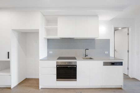 Comfort Meets Convenience, Welcoming Two-Bedroom Apartment in Metropol - Photo 5