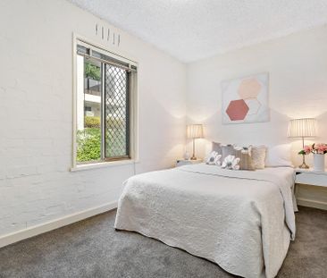 Bright, Spacious Apartment in Prime Toorak–Hawksburn Location - Photo 6