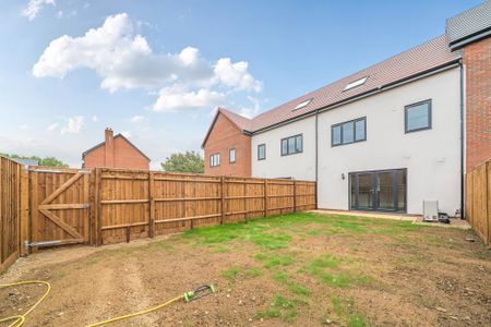 1 bedroom in a house share to rent - Photo 2