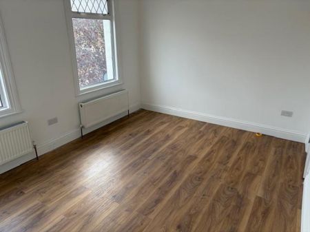 2 Bedroom House - Terraced To Let - Photo 3